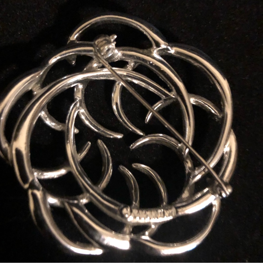 Sara Hon silvertone brooch. 1980-89 2” X 2” excellent condition